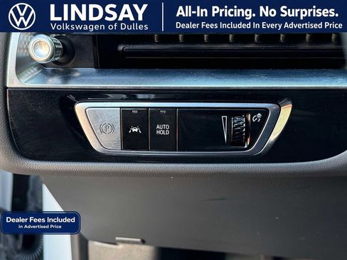 Used 2025 Cadillac Lyriq Luxury AWD/4WD image 28