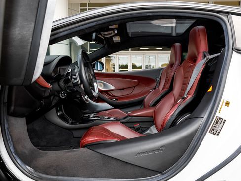 Used 2025 McLaren GTS image 40