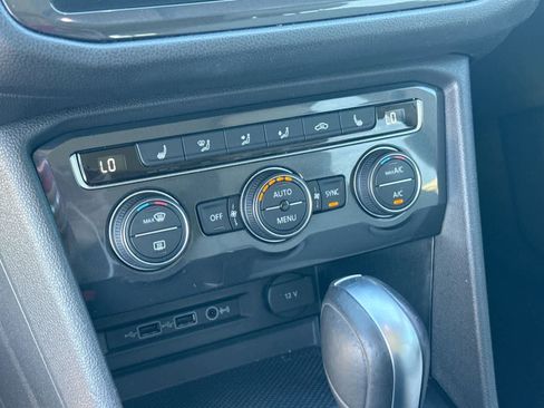 Used 2019 Volkswagen Tiguan SE w/ Panoramic Sunroof Package image 22