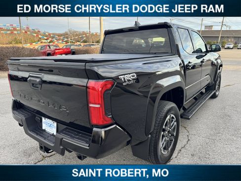 Used 2025 Toyota Tacoma SR5 image 5