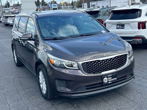 Used 2016 Kia Sedona LX w/ LX Convenience Package image 5