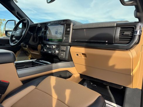 Used 2024 Ford F350 Lariat w/ Chrome Package image 17