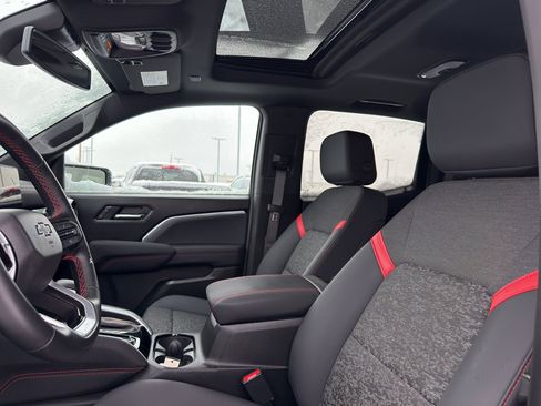 Used 2024 Chevrolet Colorado Z71 w/ Z71 Convenience Package 2 image 26