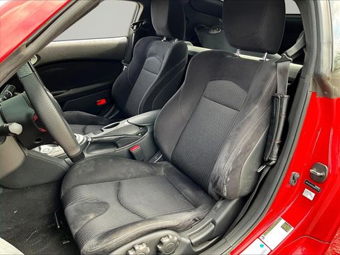 Used 2017 Nissan 370Z Coupe RWD image 16