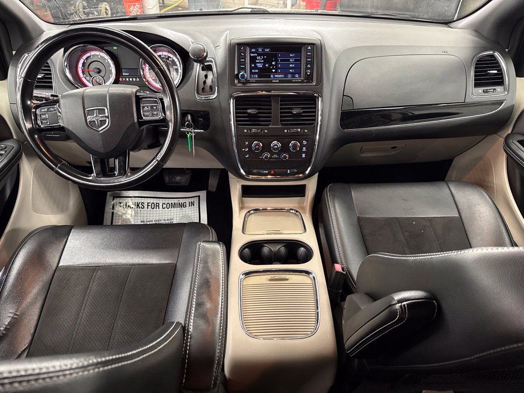 Used 2019 Dodge Grand Caravan SXT FWD image 16