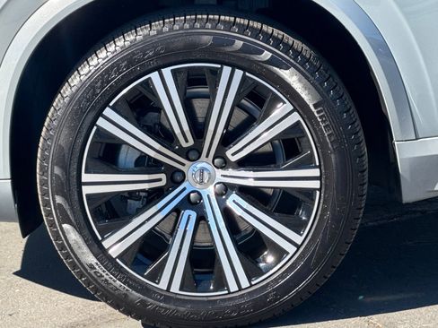 Used 2025 Volvo XC90 B6 Plus image 11
