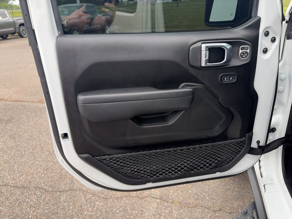 Used 2022 Jeep Gladiator Sport AWD/4WD image 10