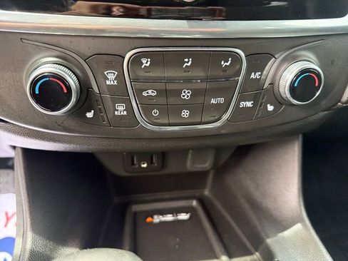 Used 2022 Chevrolet Traverse LT AWD/4WD image 27