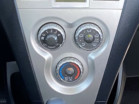 Used 2008 Toyota Yaris Base image 14