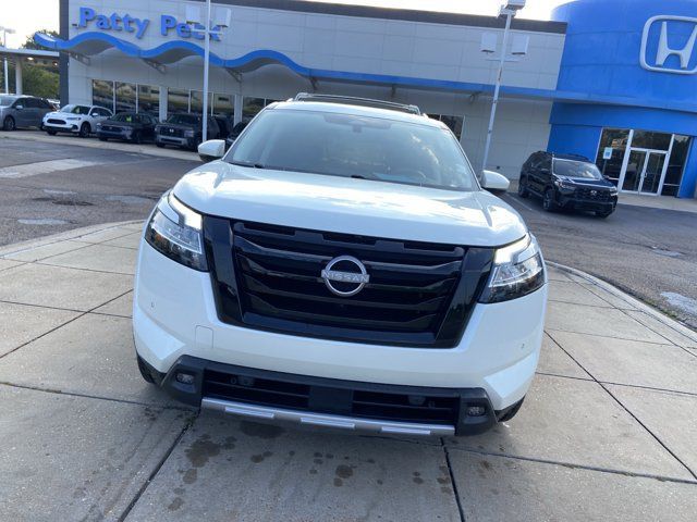 Used 2024 Nissan Pathfinder SL w/ SL Premium Package FWD image 3