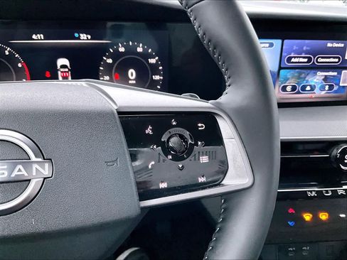 Certified 2025 Nissan Murano SV image 23