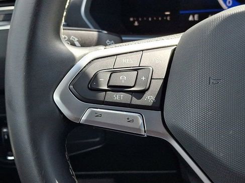 Certified 2022 Volkswagen Tiguan SE w/ Panoramic Sunroof Package AWD/4WD image 26