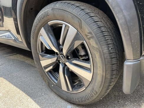 Used 2023 Nissan Rogue SL w/ SL Premium Package FWD image 3