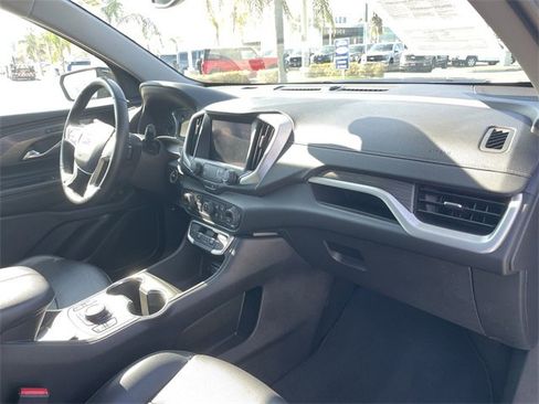 Used 2024 GMC Terrain SLT image 28