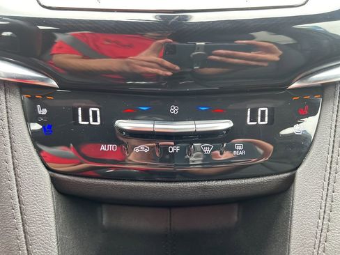 Used 2024 Cadillac XT6 Sport w/ Platinum Package image 38