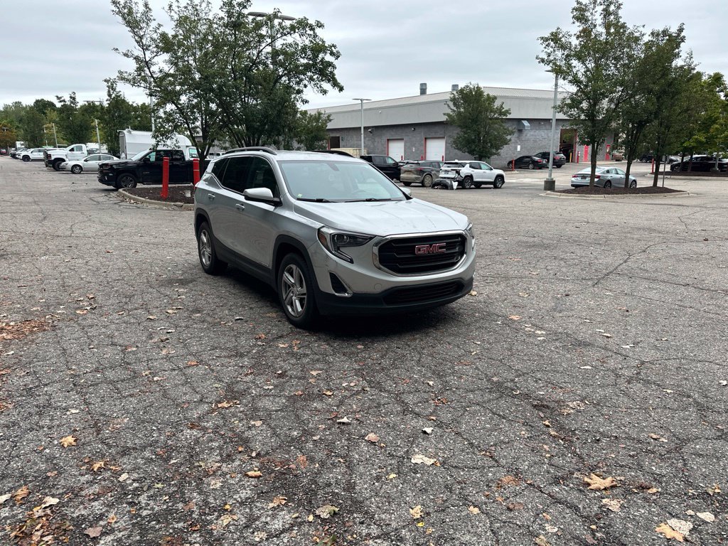 Used 2018 GMC Terrain SLE w/ Driver Convenience Package FWD image 4