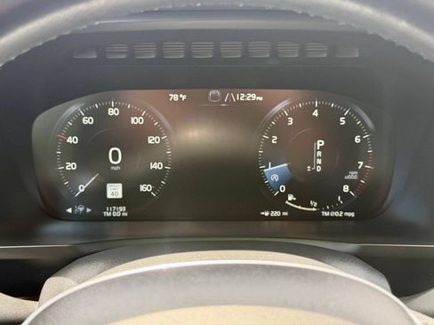 Used 2018 Volvo XC90 T6 Momentum w/ Momentum Plus Package AWD/4WD image 38