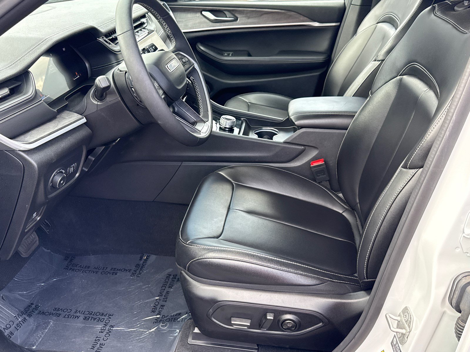 Used 2024 Jeep Grand Cherokee L Limited RWD image 9