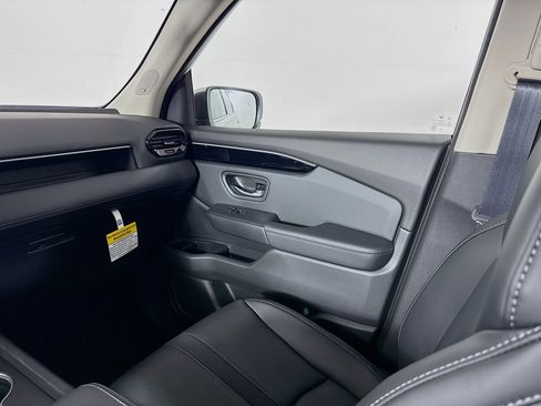New 2025 Honda Pilot Touring image 29