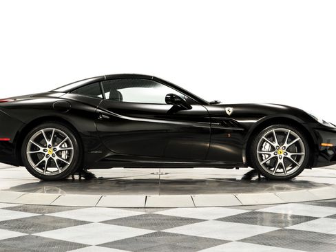 Used 2012 Ferrari California image 18