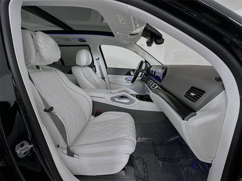 Used 2026 Mercedes-Benz Maybach GLS 600 4MATIC image 31