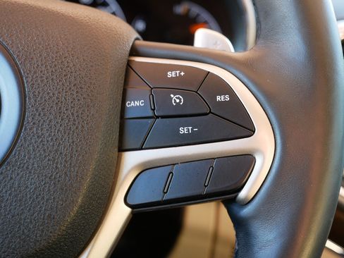 Used 2017 Jeep Grand Cherokee Limited w/ Luxury Group II image 29