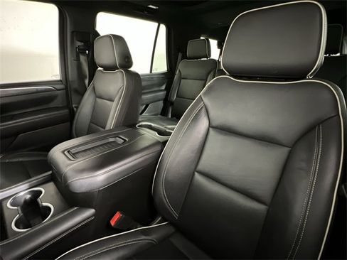 Used 2021 GMC Yukon SLT w/ SLT Premium Package image 13