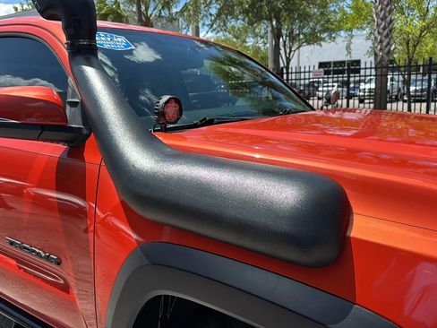 Used 2017 Toyota Tacoma TRD Off-Road w/ Premium & Technology Package AWD/4WD image 53