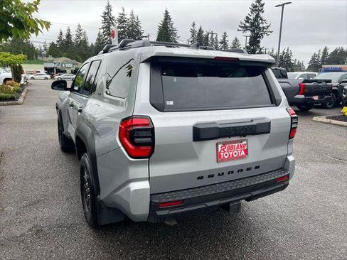 Certified 2025 Toyota 4Runner SR5 AWD/4WD image 9