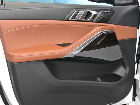 New 2026 BMW X6 xDrive40i w/ Executive Package image 3