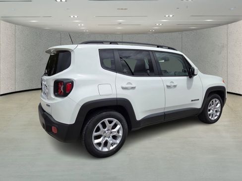 Used 2017 Jeep Renegade Latitude image 3