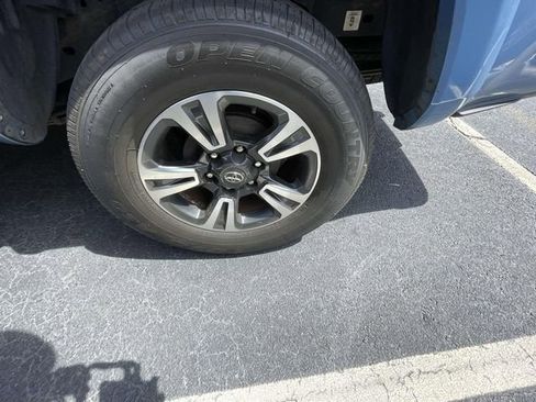 Used 2019 Toyota Tacoma TRD Sport image 7