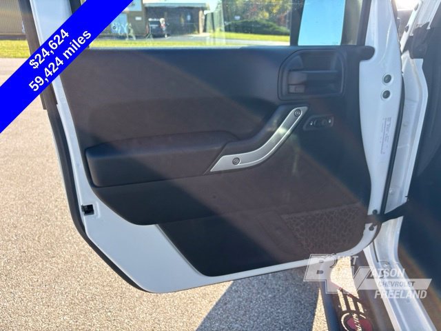 Used 2018 Jeep Wrangler Unlimited Rubicon w/ Cold Weather Group AWD/4WD image 13