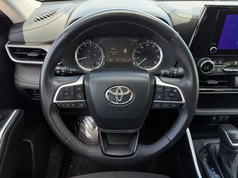 Used 2024 Toyota Highlander LE image 13