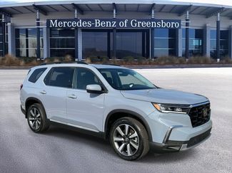 Used 2025 Honda Pilot Touring image 1