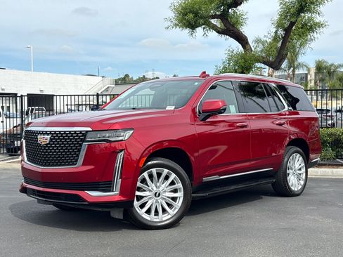 Used 2024 Cadillac Escalade Luxury AWD/4WD image 2