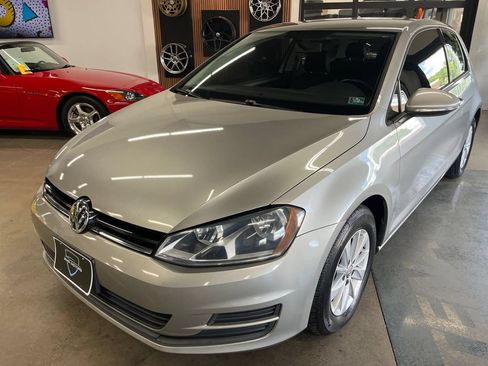 Used 2015 Volkswagen Golf S FWD image 2