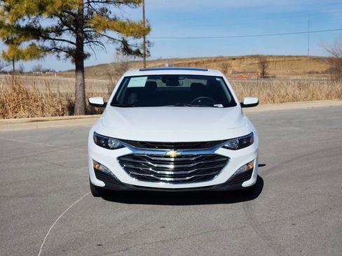 Used 2024 Chevrolet Malibu LT image 2
