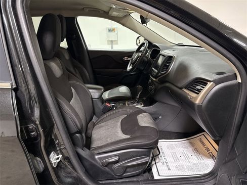 Used 2014 Jeep Cherokee Latitude image 20