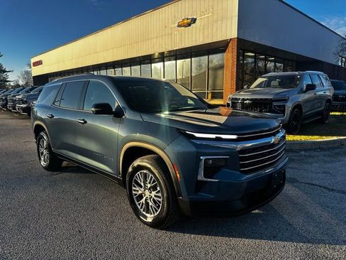New 2026 Chevrolet Traverse LT image 1