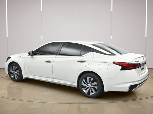 Certified 2024 Nissan Altima 2.5 S FWD image 5