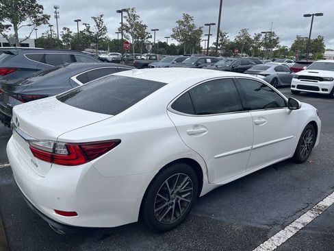 Used 2018 Lexus ES 350 w/ Luxury Package w/Wood Trim image 13