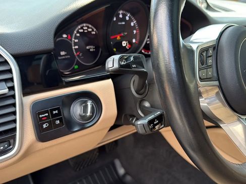 Used 2020 Porsche Cayenne image 33