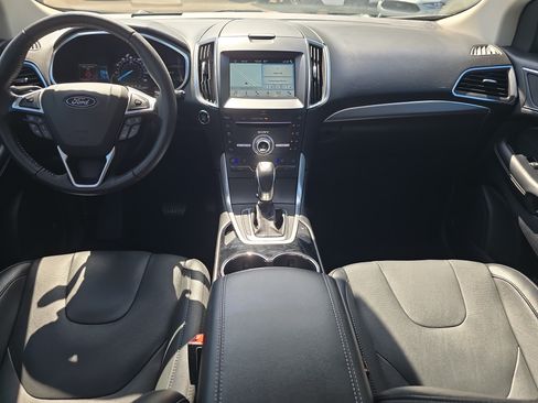 Used 2018 Ford Edge Titanium w/ Equipment Group 302A AWD/4WD image 13
