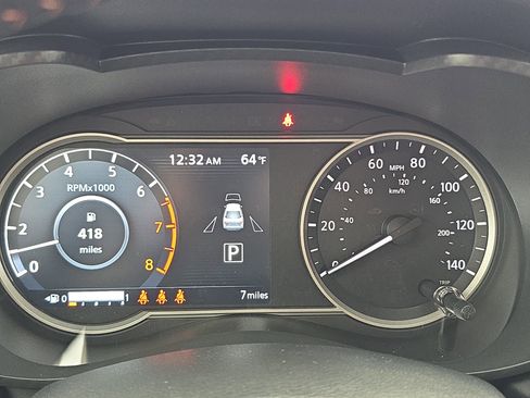 New 2025 Nissan Versa SR w/ Trunk Package image 18