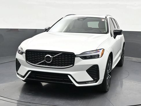 Used 2024 Volvo XC60 B5 Plus w/ Protection Package Premier AWD/4WD image 9