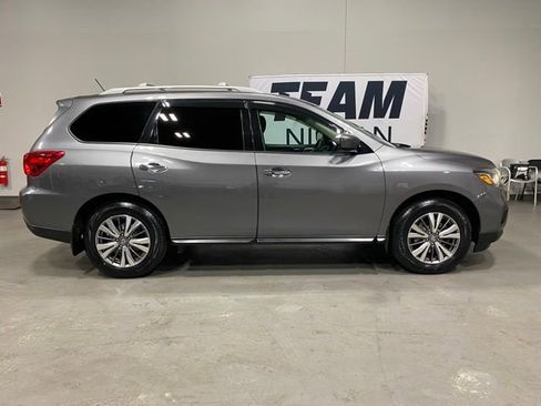 Certified 2018 Nissan Pathfinder SV image 8