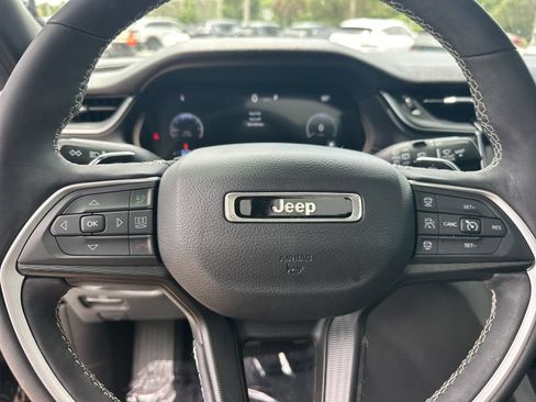 Used 2024 Jeep Grand Cherokee Altitude AWD/4WD image 24