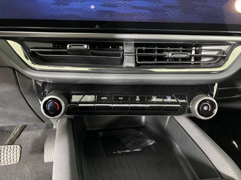 Used 2025 Chevrolet Equinox EV RS FWD image 16
