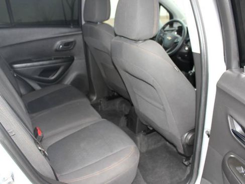 Used 2022 Chevrolet Trax LS w/ Tint and Cruise Package FWD image 13